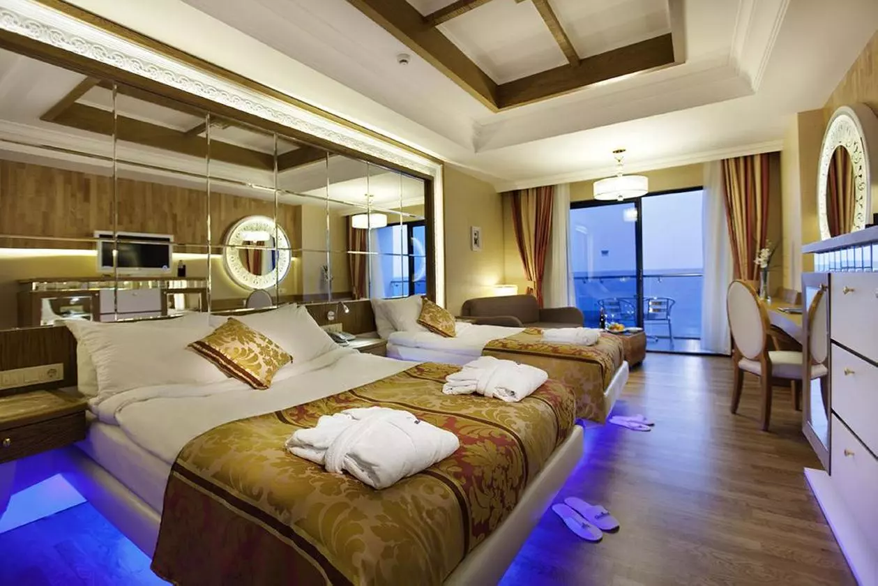 91602GRANADA_SHABAVIZ (9).jpg